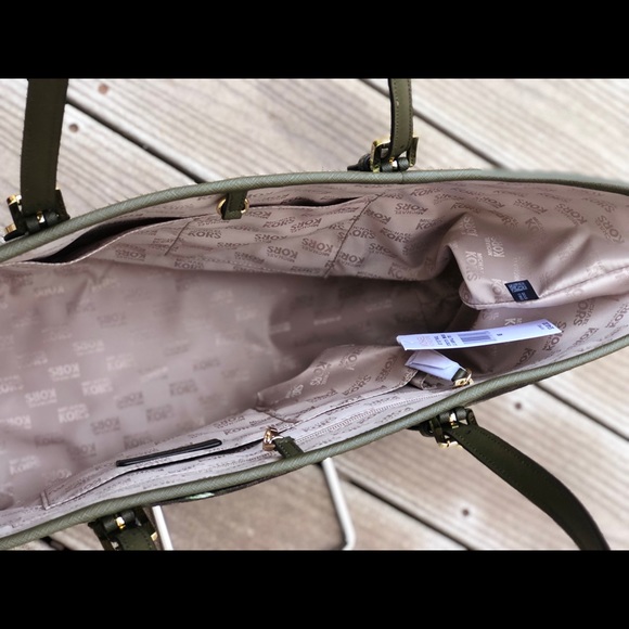 Michael Kors Jet Set Tote-Wallet + Pouch 3 pcs set - Picture 5 of 8